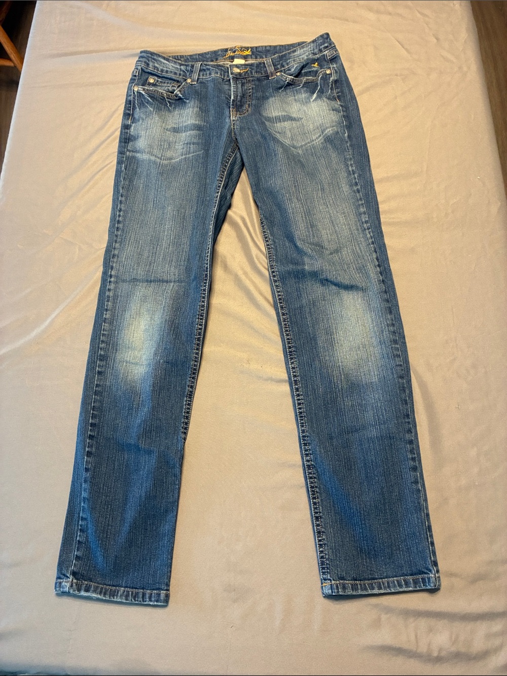 Grane Straight-Leg Jeans in Blue with Faded Wash